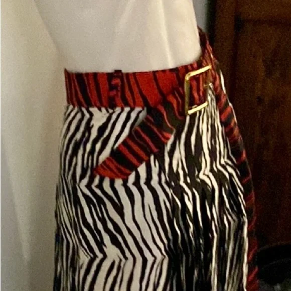 Stunning Zara Midi skirt with belt small - Picture 3 of 3